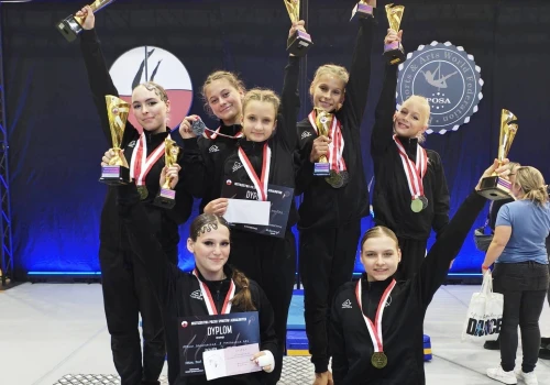 Akrobatki z medalami i kwalifikacjami na mistrzostwa świata!
