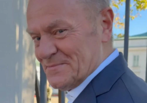 Tusk kpi z Nawrockiego pod Belwederem. 