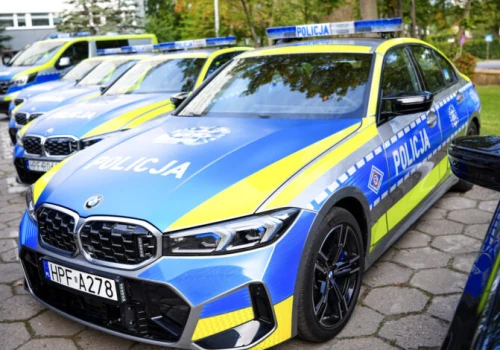 Nowy radiowóz BMW już na ulicach Piotrkowa. Policjanci z drogówki dostali potężną broń na piratów drogowych