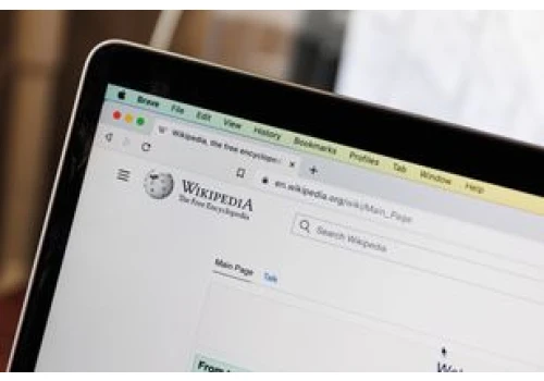 Wikipedia ma duży problem. Szefowa Wikimedia wskazuje winowajcę