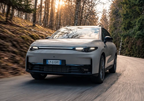 Chiński SUV od Stellantis dojrzewa. Nowy Leapmotor C10 oferuje więcej mocy, technologii i zasięgu