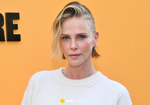 Wygląda lepiej niż kiedykolwiek. Charlize Theron postawiła na prostotę