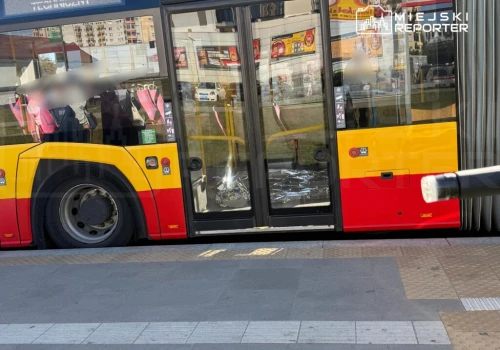 Kolejny pasażer zmarł w kolejnym autobusie. Na pomoc ruszyli pasażerowie. Nie żyje 73-latek
