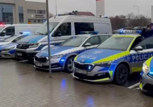 Syreny i chwila zadumy. Piotrkowscy policjanci uczcili pamięć zmarłego kolegi