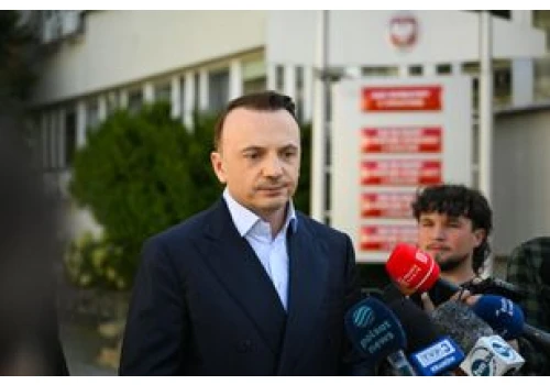 Ekspresowa decyzja sądu. Gibała został pozwany przez ludzi KO
