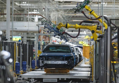 Od stalowej blachy do gotowego auta: Toyota otwiera drzwi swoich fabryk