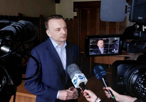 Sąd zdecydował w trybie wyborczym. Łukasz Gibała musi sprostować swoją wypowiedź