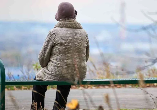 Samotność seniorów to nie tylko brak ludzi. Liczy się coś jeszcze
