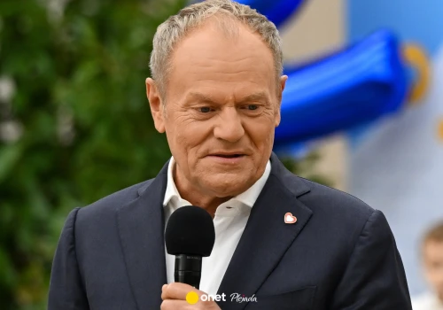 Gest Donalda Tuska wobec dzieci. Kamery wszystko uchwyciły