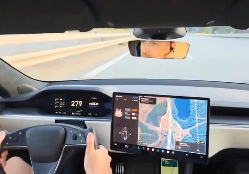 Pędził Teslą prawie 300 km/h. Potrzebna zmiotka z szufelką