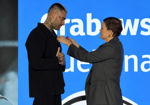 Cieńkowska wręczyła Quebonafide medal „Gloria Artis” – pierwsze takie wyróżnienie w polskim rapie