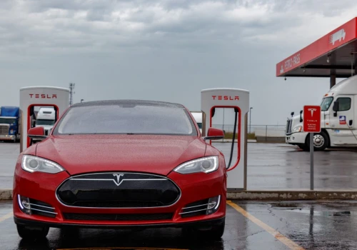 Tesla pozwoli odjechać podczas ładowania. Wszystko dla bezpieczeństwa