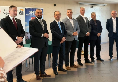 DW 813 do remontu i przebudowy. Podpisano umowy za ponad 3,7 mln zł