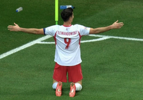 Liga Narodów: Rumunia na kolanach, hat-trick „Lewego”!