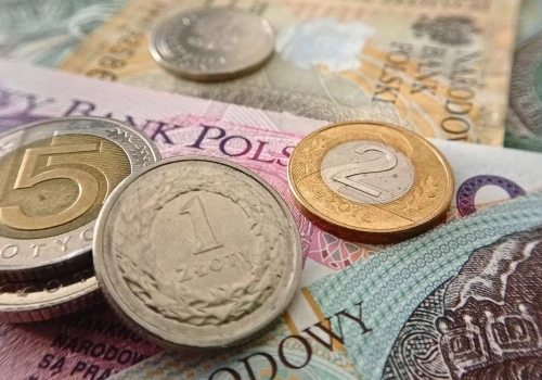 Praca z premiami i pensją do 10 500 zł brutto. Nabór potrwa do 31 października