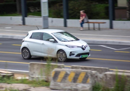Polacy kupują coraz więcej używanych elektryków. Co dzieje się z cenami?