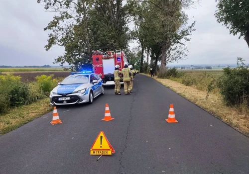 Zderzenie trzech osobówek. Droga DK 73 zablokowana w obu kierunkach, są ranni