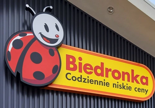 Biedronka kusi przed niedzielą. Tylko dzisiaj promocyjne oferty, nawet 6+6 gratis