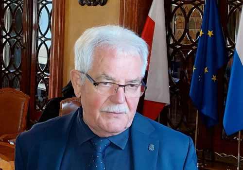 Plakaty wyborcze w Krakowie bez zgody zarządcy. Kracik wzywa do ich usunięcia