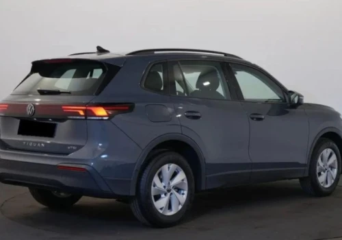 Tiguan z salonu za 122 800 zł rywalizuje z chińskimi modelami. Ma DSG, światła LED i kamerę cofania