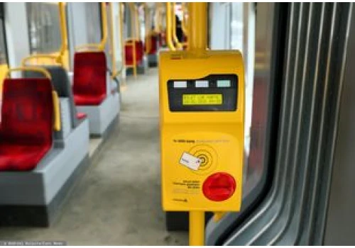 Nowa metoda oszustów. Można stracić pieniądze w autobusie