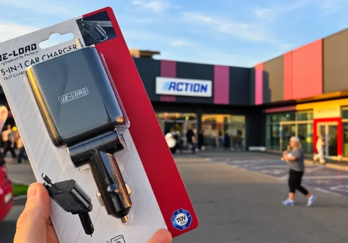 Kupiłem ją w Action za 42,95 zł. Ta ładowarka samochodowa ma aż 5 wyjść
