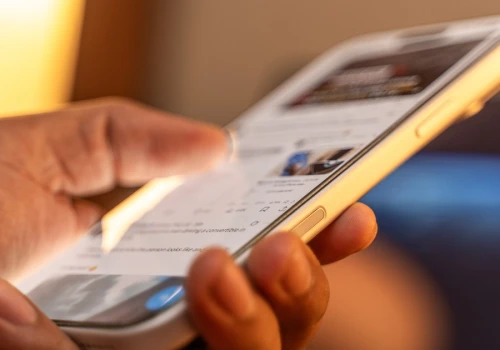 Polacy chcą mandatów za hejt w internecie. Sondaż bezlitosny dla platform społecznościowych