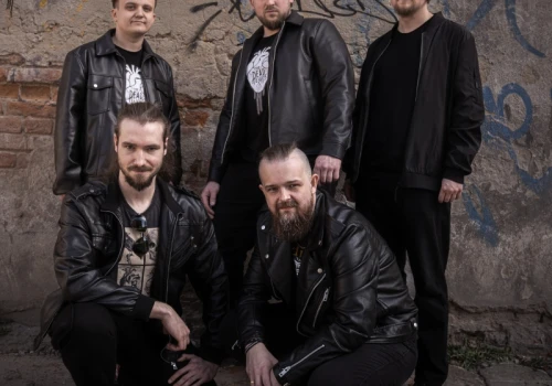 The Dead Hearts wkraczają w nowy rozdział. Posłuchaj „In the Back Seat”