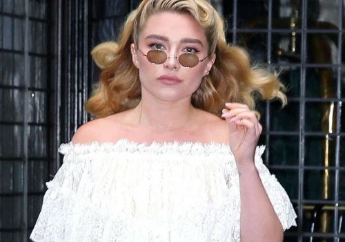 Florence Pugh zaskoczyła stylizacją. Falbany i koronki w centrum uwagi