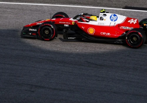 Hamilton zaskoczył w kwalifikacjach. Ferrari znalazło ustawienia na ostatnią chwilę