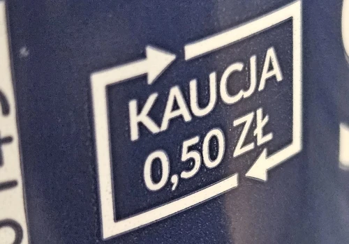 Mniej śmieci, wyższe rachunki. Paradoks systemu kaucyjnego uderza w gminy i mieszkańców