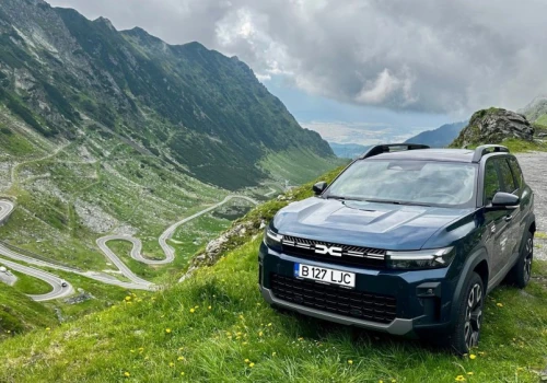 Hybryda, LPG, napęd 4x4 i... niedźwiedzie na asfalcie. Pojechaliśmy nową Dacią Bigster do Rumunii