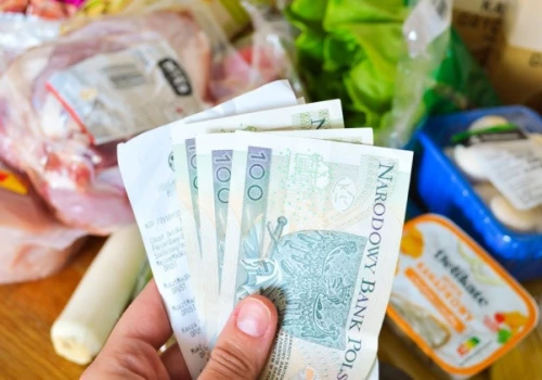 Ceny paliw w dół, a co z inflacją? Są prognozy ekonomistów
