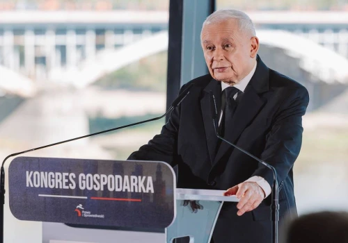 Kaczyński przeciwko cięciom świadczeń. 