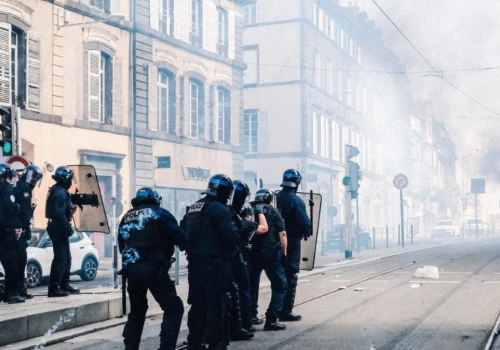 Płoną francuskie licea!