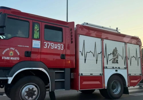 Wywrócona łódka na Warcie w Koninie. Akcja przy moście Toruńskim