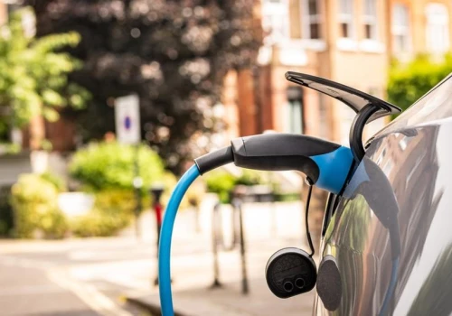 Diesel w cenie 10 zł? Własne gniazdko na parkingu warte więcej niż miejsce postojowe