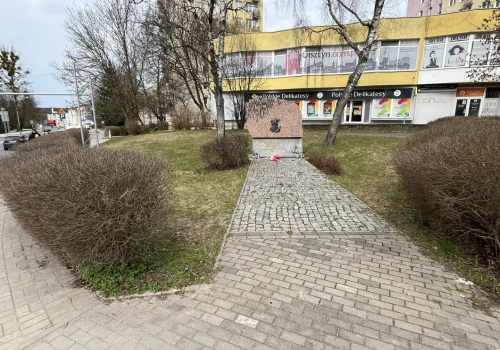 Nie tylko korki i światła. Plac Powstańców Warszawy w Olsztynie ma niezwykłą historię