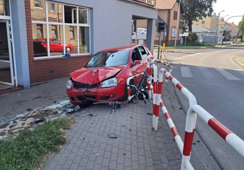 Potrącił mężczyznę i próbował odjechać. Świadek nie pozwolił mu uciec