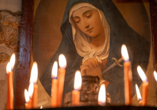 „Maryja nosiła hidżab”. Szokująca prezentacja dla urzędników w Wielkiej Brytanii