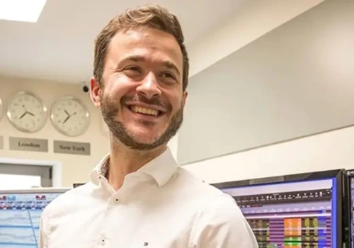 Inwestor, który zarobił sześciocyfrową kwotę, dzieli się wiedzą. To jego zasady gry na giełdzie