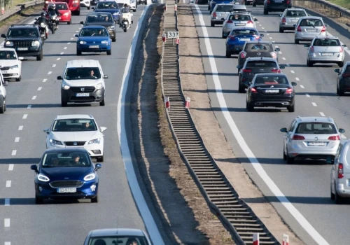 Polska ma już ponad 5,4 tys. km dróg szybkiego ruchu. Aut też przybyło