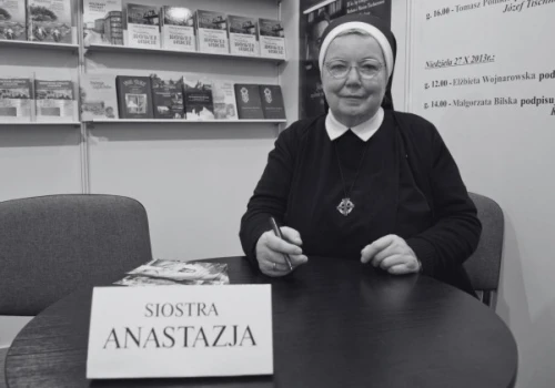 Siostra Anastazja nie żyje. Sprzedano miliony egzemplarzy jej książek