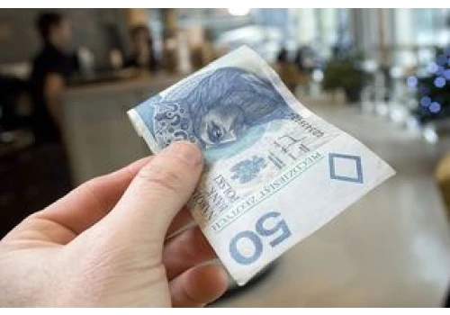 Plama na banknocie. Oto co oznacza