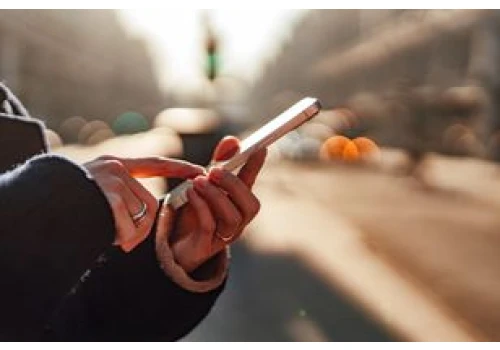Internet w telefonie. Co najszybciej zużywa pakiet danych?