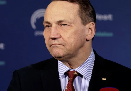 Tucker Carlson bronił ataku Hitlera na Polskę. Sikorski drwi: Frajerstwo naszej prawicy nie zna granic