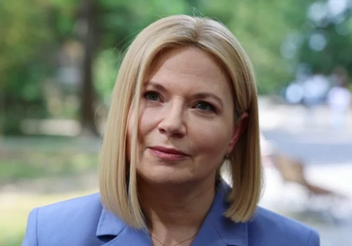 Piątkowska chce rządzić Krakowem. Tylko jak dojedzie do magistratu z Nadarzyna?