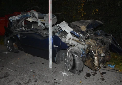 Tragiczny finał czołowego zderzenia osobówki z kombajnem