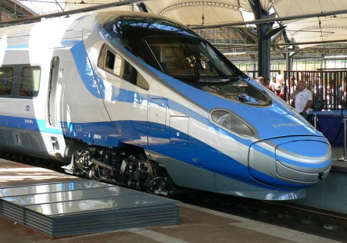 Kolej bezpieczna i szybka. Pociągi pojadą 250 km/h już w 2027 roku