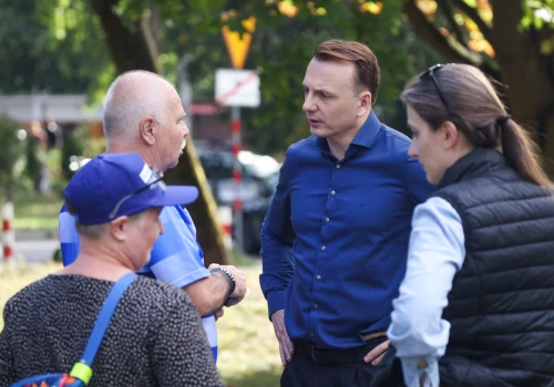 Hulajnogi na chodnikach, motorowery na drogach rowerowych. Gibała zapowiada kontrole